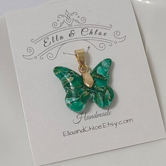 Gorgeous Emerald Green Gold Tone Butterfly Agate Gemstone Inspired Pendant - Picture 2 of 3